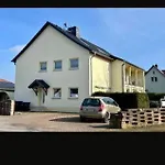 Margit Am Park Apartment *